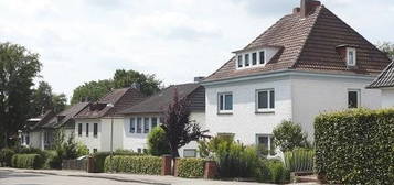 Einfamilienhaus mit Carport und Garage