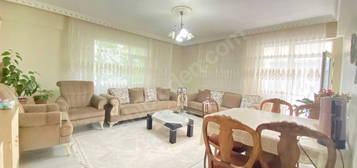 AVCILAR İPEKYOL EMLAK'TAN SATILIK K.UYGUN 3+1 1.KAT 130M2 DAİRE