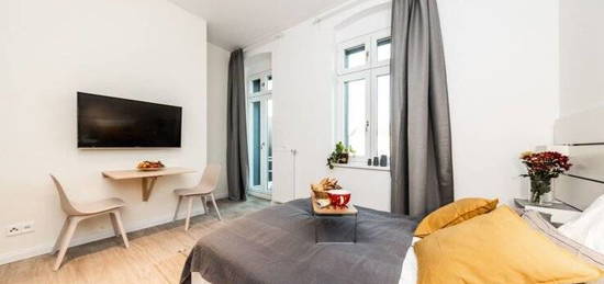 Stylisches Studio mit Balkon im brandneuen Gebäude in Friedrichshain