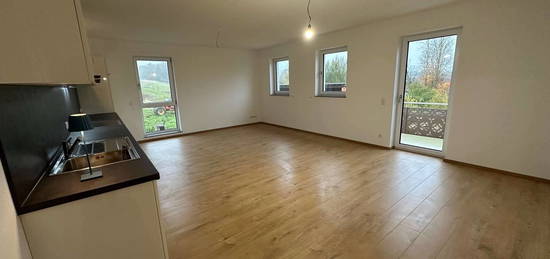 Erstbezug mit Balkon und EBK: Schöne 3,5-Zimmer-Wohnung mit gehobener Innenausstattung in Mengkofen