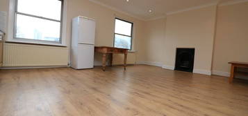 3 bed flat to rent