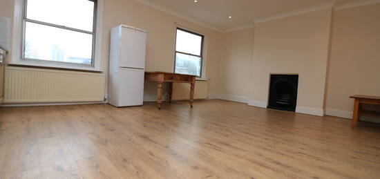 3 bed flat to rent