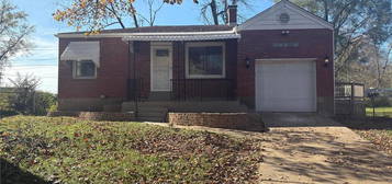 2114 Greenbrook Dr, St Louis, MO 63136