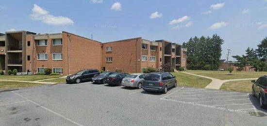 199 Silver Spur Dr Apt B4, Yorklyn, PA 17402