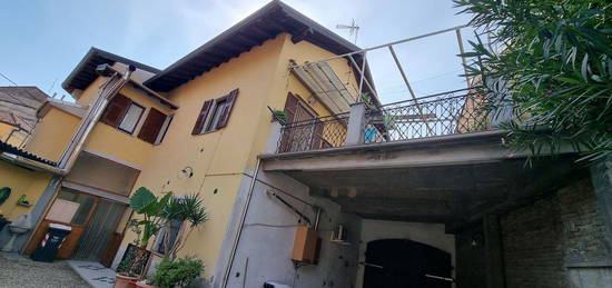 Casa indipendente in vendita in via Vittorio Veneto, 26