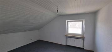 Gemütliche 2 Zimmer Wohnung / Keller / Hobbyraum / Garage