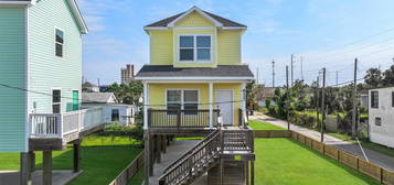 612 38th St, Galveston, TX 77550