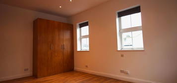 Studio to rent in Church Street, Edmonton N9