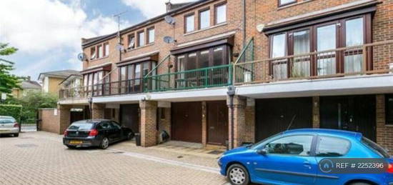 4 bedroom terraced house