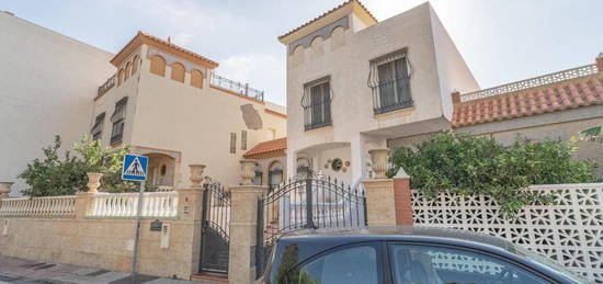 Casa adosada en venta en Huércal de Almería