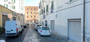 321 trilocale con terrazza a livorno