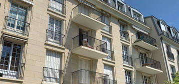 Appartement plein Sud balcon - Versailles