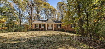 2500 Kimbrough Cir, Charlottesville, VA 22901