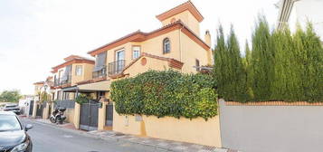 Casa en calle Las Parras en Gójar