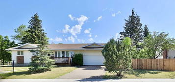 3911 W 57th St, Camrose, AB T4V 3H6