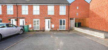 3 bed semi-detached house to rent