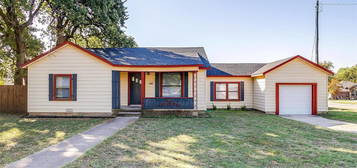 229 W 3rd St, Springtown, TX 76082