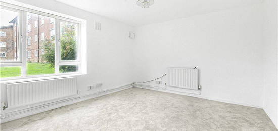 Flat to rent in Leigham Court Road, London SW16