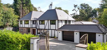 6 bed detached house for sale