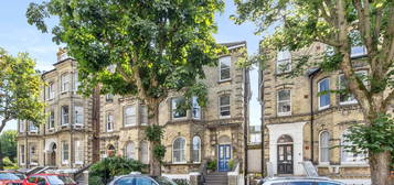 Flat to rent in Norton Road, Hove BN3