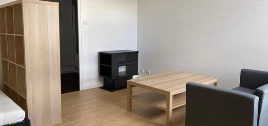 Studio meublé  à louer, 1 pièce, 32 m², Étage 7/7