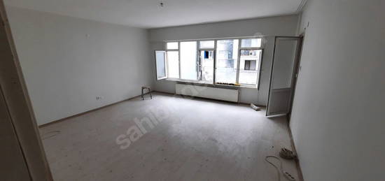 KADIKÖYDE YOĞURTÇUYA YAKIN 95M2 KOMBİ 2+1 BALKON*MASRAFSIZ*EVYAP