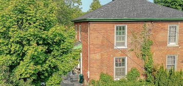 275 Charles St, Belleville, ON K8N 3M7