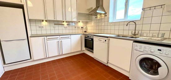 2 bedroom maisonette