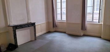 A louer studio 32m2 pleins centre la rochelle