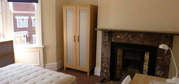 3 bed flat to rent