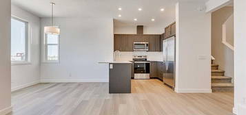 65 W Belvedere Pointe SE #406, Calgary, AB T2A 7Y1