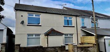 3 bedroom end of terrace house