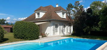 Vente Villa 9 pièces 245 m² Piscine St Ismier