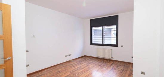 Piso en venta en Col.legis Nous