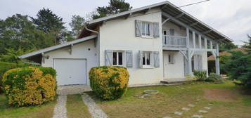 Maison  à louer, 6 pièces, 5 chambres, 140 m²