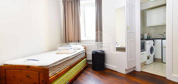 Studio to rent in Sumatra Road, West Hampstead NW6