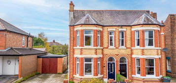 5 bedroom semi-detached house for sale