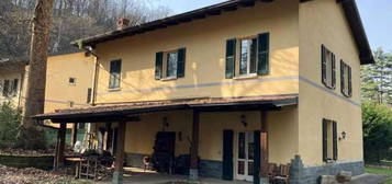 Villa all'asta in via Fiume, 15