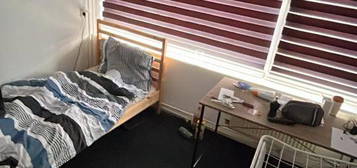 furnished room 15 minutes from university by bike