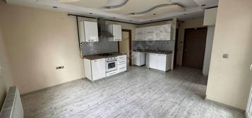 BARAN ŞENGEZER'DEN HASARSIZ MERKEZİ KONUMDA 2+1 SATLIK DAİRE