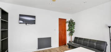 4 bed flat to rent