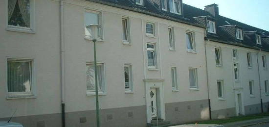 ** Modernisierte 2-Zi-Wohnung mit Loggia und modernem Duschbad in beliebter Lage von Frohnhausen **