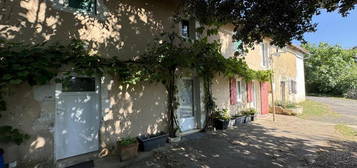 Charmante maison de 4 chambres entre le bourg de Ruffec et Civray