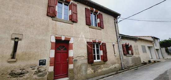 MAISON DE VILLAGE AVEC JARDIN  A SAINTE EULALIE