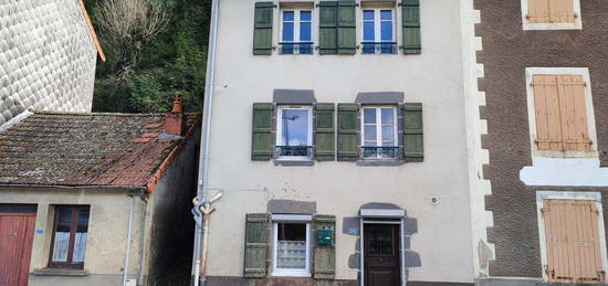 Maison de bourg à proximité du lycée agricole des Combrailles