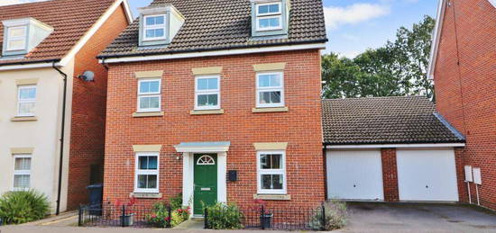 5 bedroom link detached house for sale