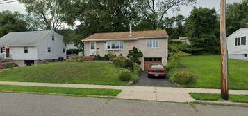 94 Sutton Ave, Totowa, NJ 07512