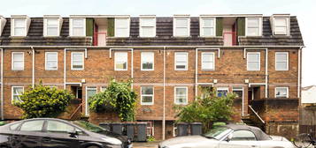 Flat to rent in Reginald Road, Deptford, London SE8