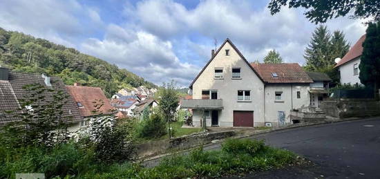 Charmantes Zweifamilienhaus in ruhiger Lage in Heigenbrücken