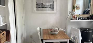 Studio for rent €1100 by the canal